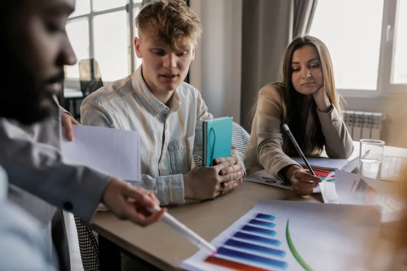 360-Degree Feedback or Traditional Reviews: A Practical Guide to Choosing the Right Evaluation Method in 2024
